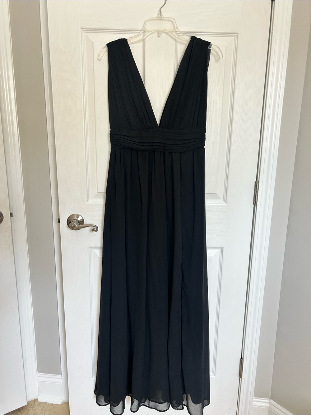 Lulu's Black V-Neck Pleated Maxi Dress